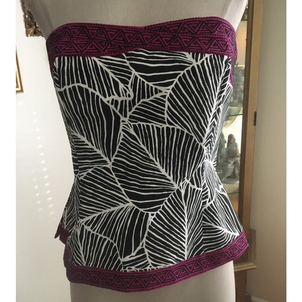 WHBM NWT strapless top size 8. C:242-4